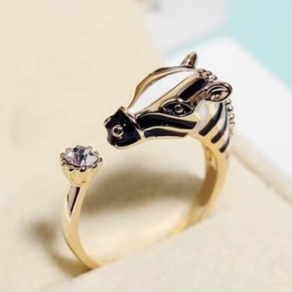 Horse ring design