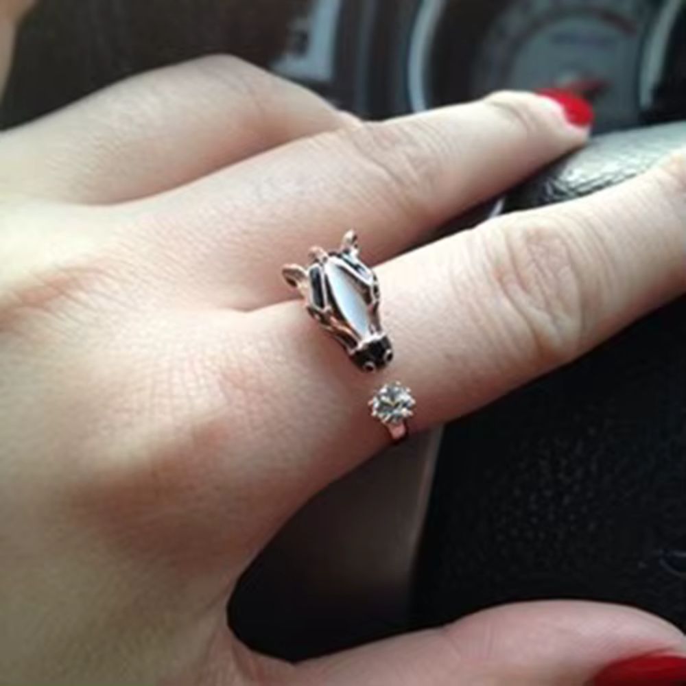 Horse ring design