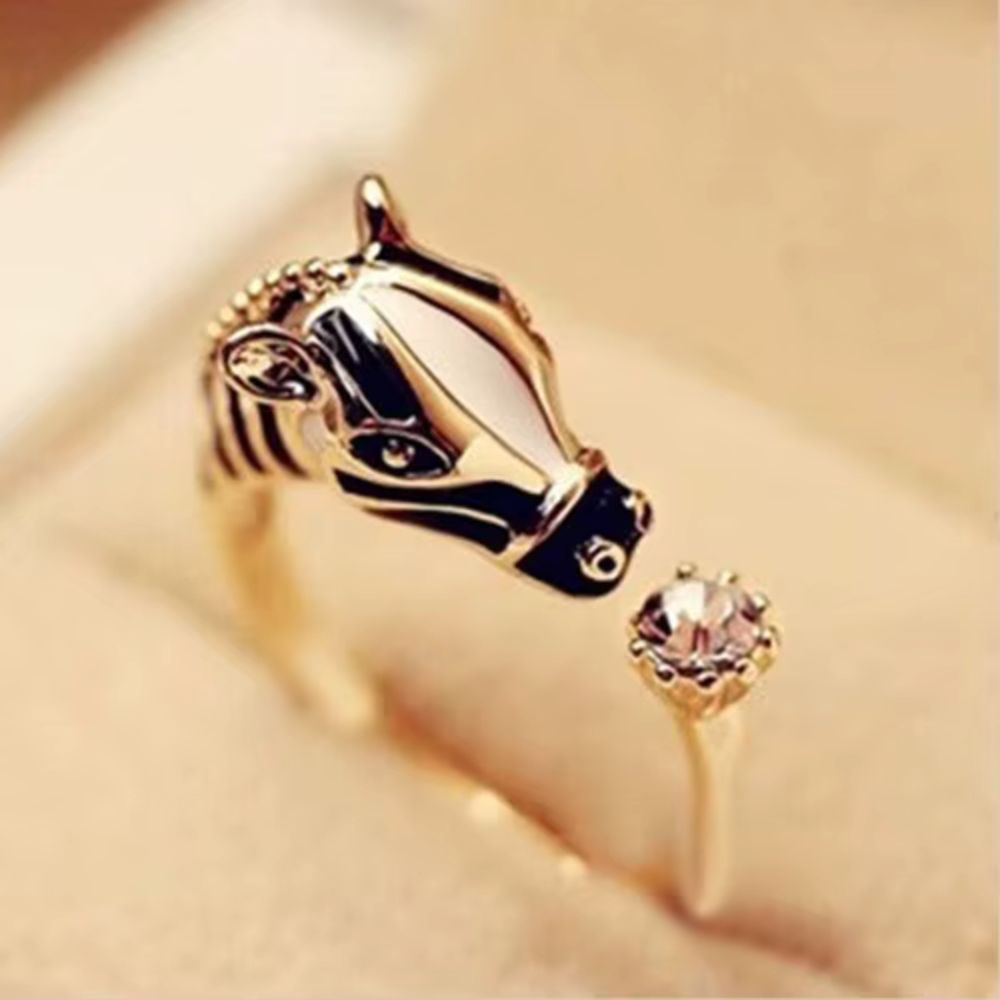 Horse ring design