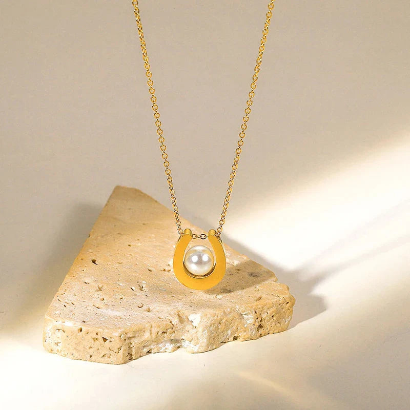 Pearl horseshoe necklace Dream Horse