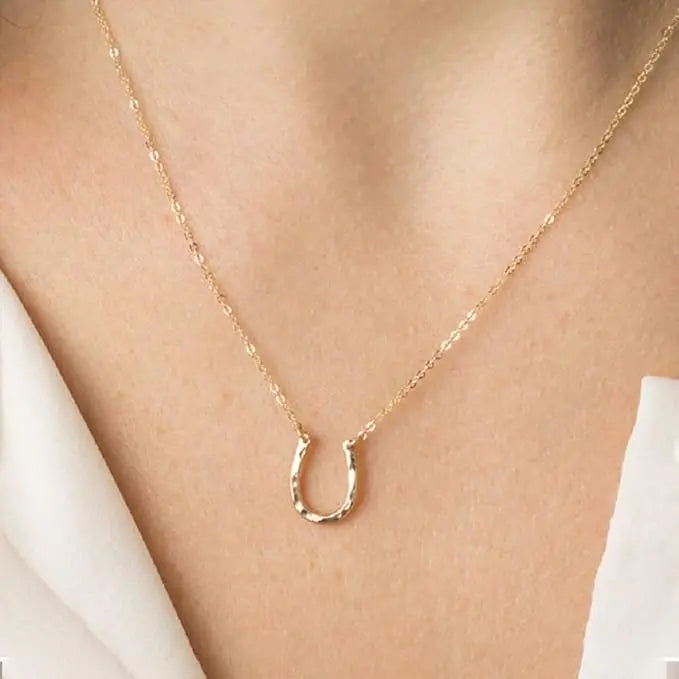 Women's horseshoe necklace