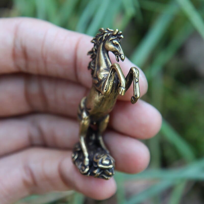 Horse jumping statue - Dream Horse