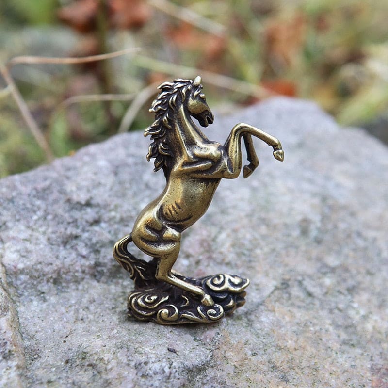 Horse jumping statue - Dream Horse