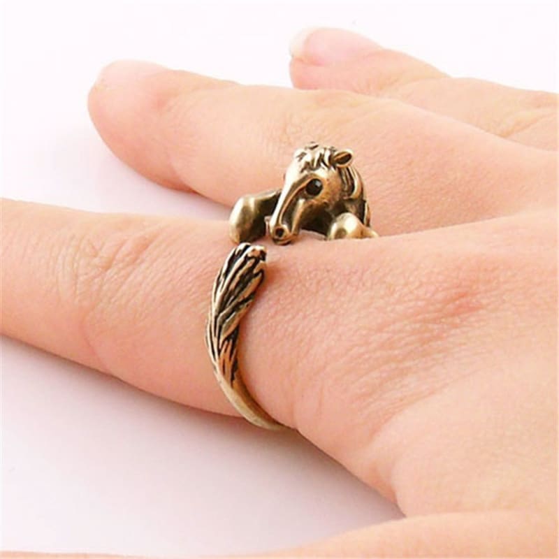 gold ring horse - Dream Horse