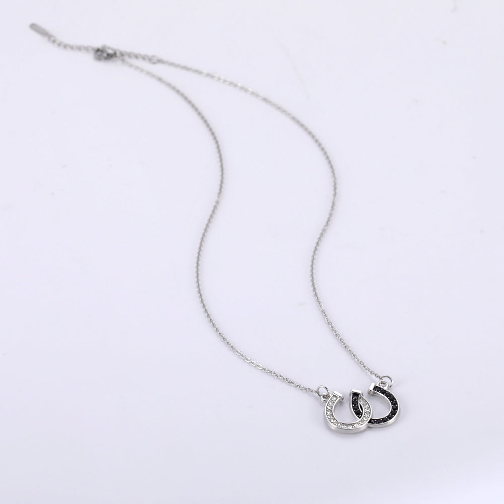 Horseshoe necklace double