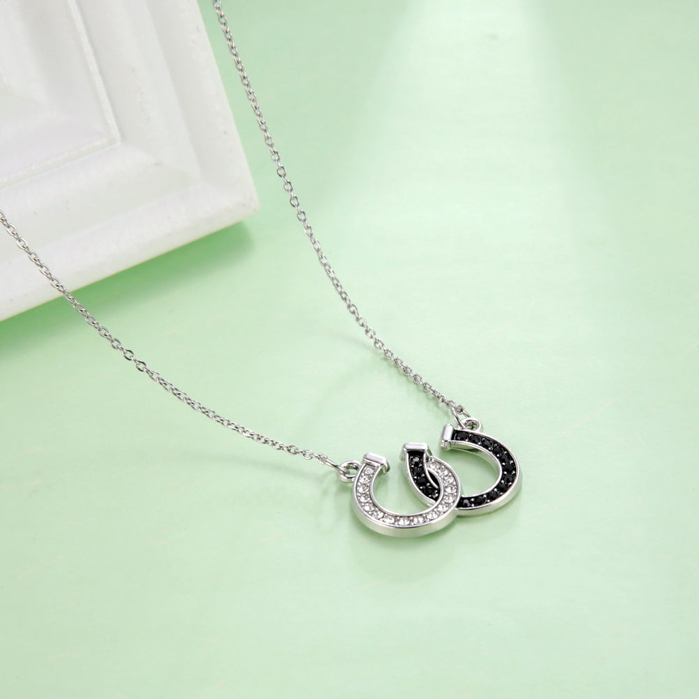 Horseshoe necklace double