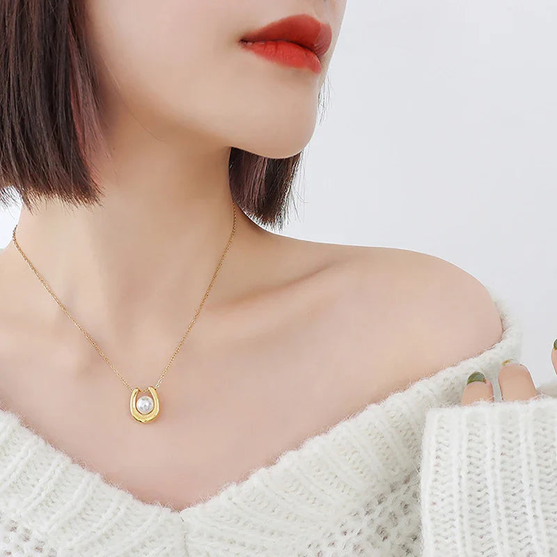 Pearl horseshoe necklace Dream Horse