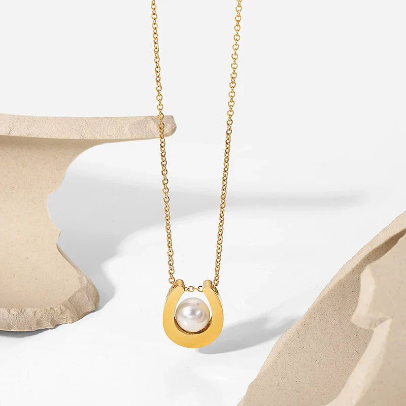 Pearl horseshoe necklace Dream Horse