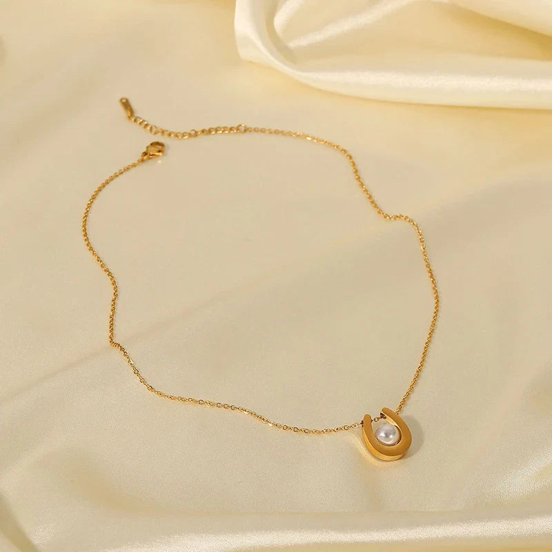Pearl horseshoe necklace Dream Horse